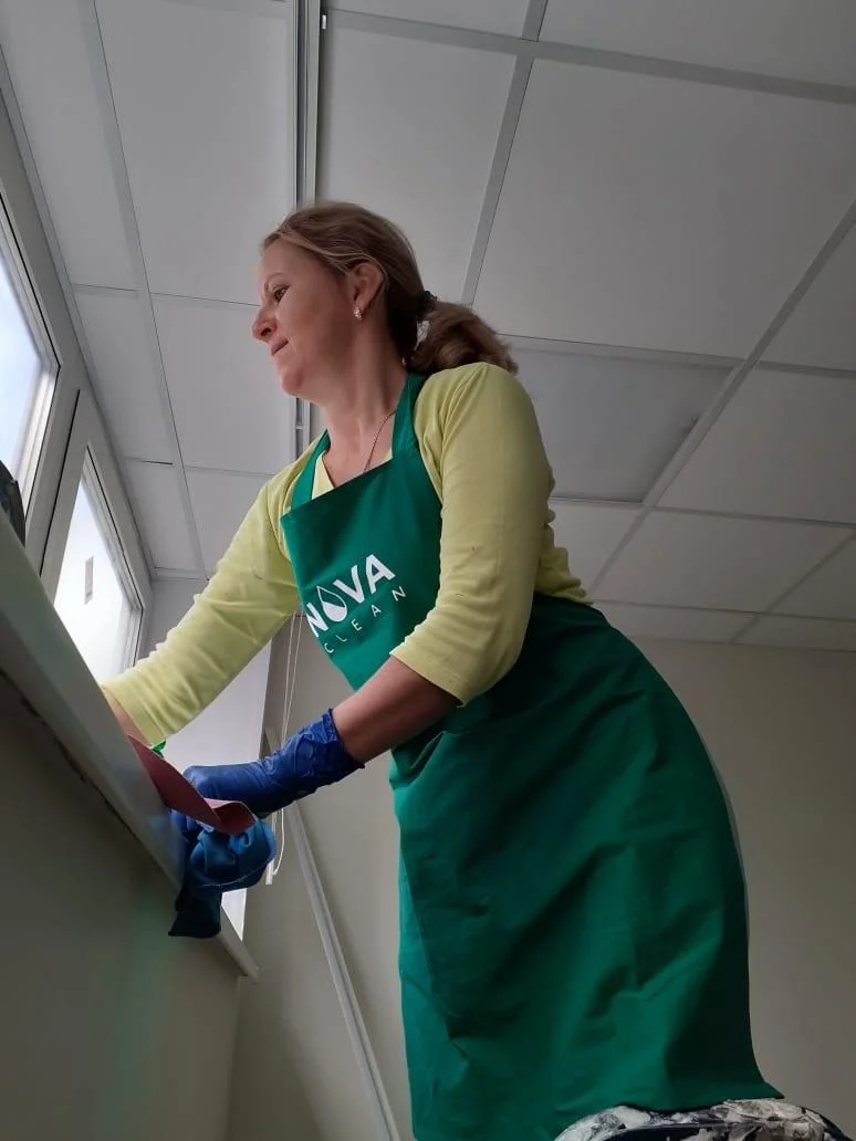 Мытье окон в коммерческом помещение